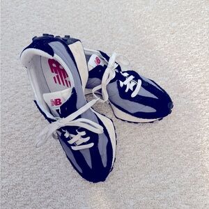 New Balance women’s 327 black gray sneaker 8